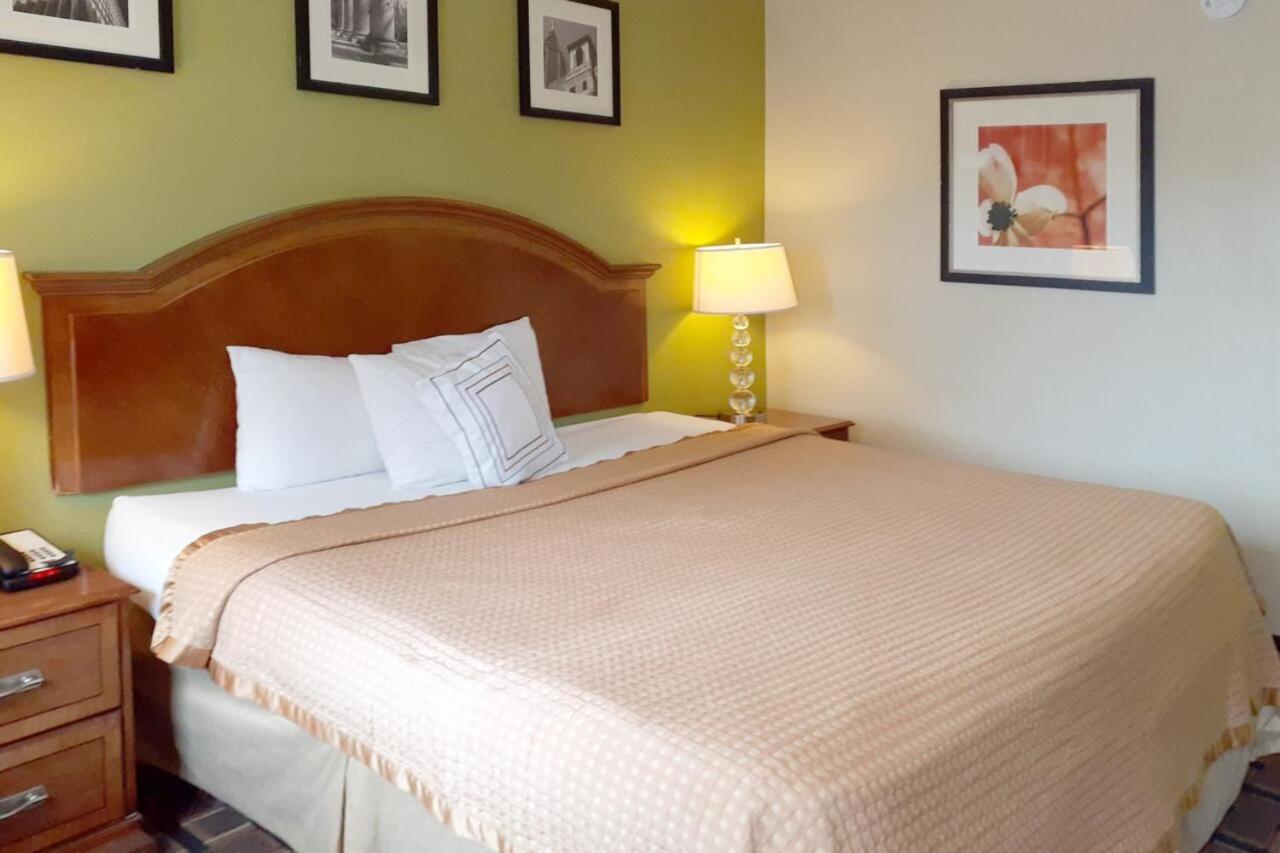 Savannah Garden Hotel Екстериор снимка
